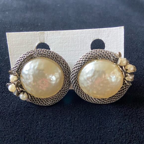 VTG MIRIAM HASKELL Hand Wired Baroque Pearl Clip Earrings - Picture 1 of 8